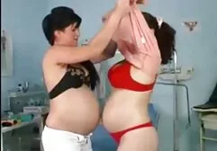 Duas belezas servem video pprno brasileiro aos membros muitos pavilhões