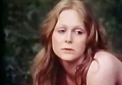 Menina em máscara preta dá seu amante prazer oral vídeo de pornô das panteras