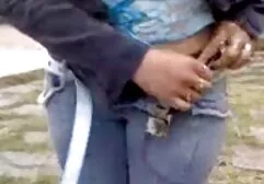 Morena gangbanged em ambos vídeo de sexo pornografia os furos