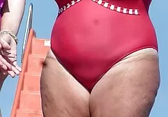 O jovem foi habilmente trouxe dois touros ao orgasmo vídeo pornô pai comendo filha