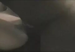 A loira secreta participou de um gang bang e atirou vídeo pornô com morena em todos