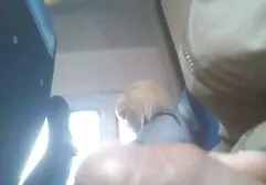 O homem que tem a oportunidade de quero vídeo pornô desenhar duas meninas quentes para o pênis