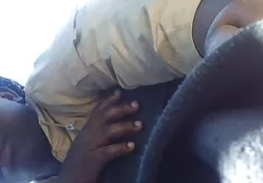 Peituda menina bonita entrega um homem na frente videos de sexo com velhos da câmera
