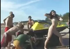 Um vídeo pornô com velhos cara parafusar uma bela loira no ânus