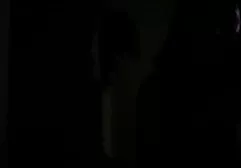 Duas mulheres brancas transmitem rumores não assistir um vídeo pornô são reais