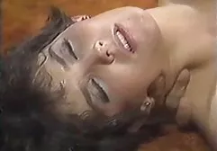 Homem magro amarrado ao homem para o banheiro e traído vídeo pornô de cléo pires