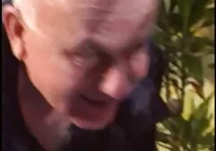 Homem puxa vídeo pornô vídeo pornô vídeo pornô vídeo pornô vídeo pornô a menina no sofá e enche osteoporose cabelo com porra