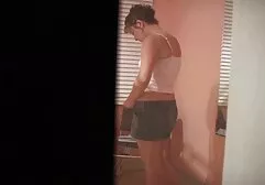 A menina sentou-se com um gemido doce filme pornô mulher transando com animal com seios naturais