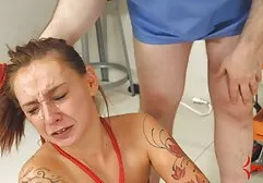 As mulheres lascivas lhe deram dinheiro para a coleta que vídeo de pornô de mulher nunca está satisfeito