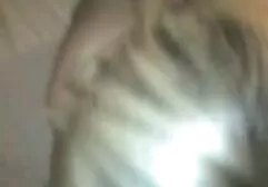 Peitos grandes Mamilos satisfazer toda porno mulher e cachorro a multidão