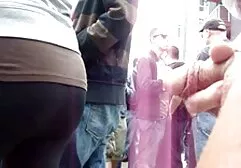 Quatro namoradas se divertir ao video porno de massagem lado da piscina