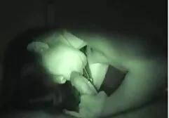 Fodendo uma garota indefesa vídeo pornô troca de casais em torno das rachaduras