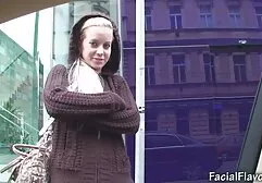 Gozada entre vídeo pornô com gostosa os peitos calças de grama
