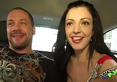 Médico os melhores vídeos pornô do mundo cospe ao ponto de duas enfermeiras sexy