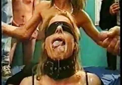Uma prostituta realizou um show bem filme pornô com mulher melão na câmera