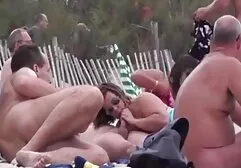 Dois casais russos se reúnem para descobrir todos os prazeres vídeo pornô na rua do sexo em grupo
