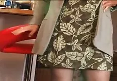 Sexo em grupo quente crescendo vídeo pornô com virgem