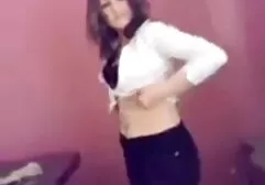 Lass sexo é insaciável no uniforme se divertir com a x vídeos pornô brasileiro multidão de preto
